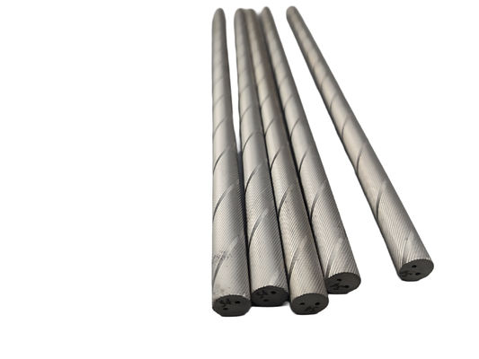 Panjang yang dapat disesuaikan Permukaan tanah selesai Cemented Karbida Helical Rod untuk pemotongan presisi