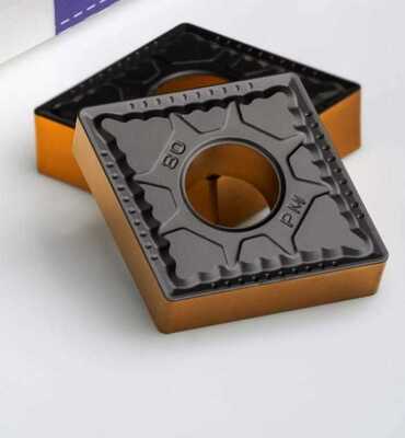 CNMG 160412 PM Carbide Insert dengan bentuk berlian 80 ° dan Geometri Rake Negatif untuk kontrol chip yang stabil